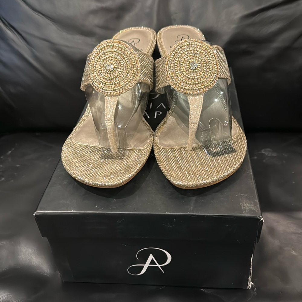 Adrianna Papell size 10 sandal shoes